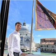 Insegnante madrelingua inglese, Insegnante di buon livello francese e chitarra, Insegnante per aiuto compiti